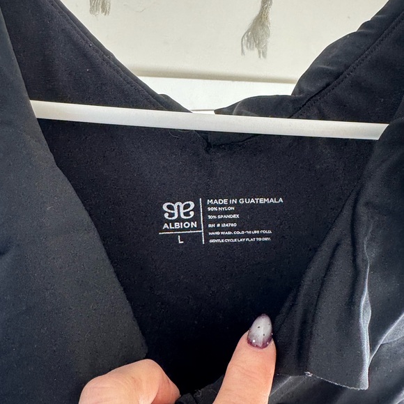 Albion keyhole ruffle black Swim - Picture 3 of 4